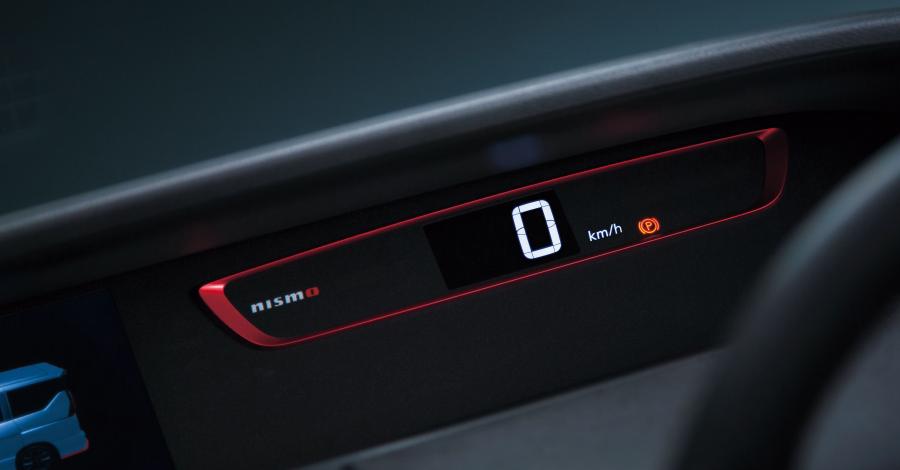 Панель приборов Nissan Serena Nismo 2017 года  (фото 8 из 14)